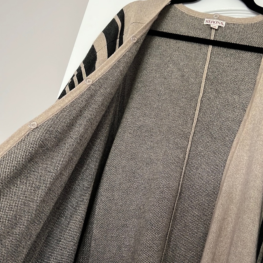 Versatile Cape - Picture 6 of 7